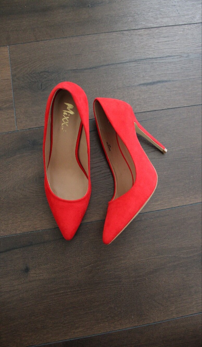Mixx Shuz Red Pointed-Toe Stiletto Pumps - Women - Picture 2 of 8